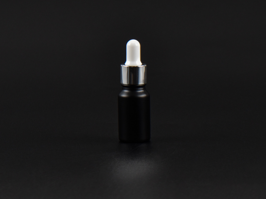 Schwarzglasflasche 10ml, mit Pipette silber